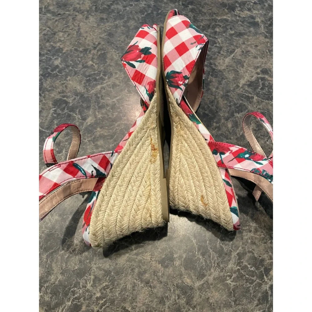 Betsey Johnson Athena Wedge Espadrille Sandals Gingham Floral Red Size 9.5